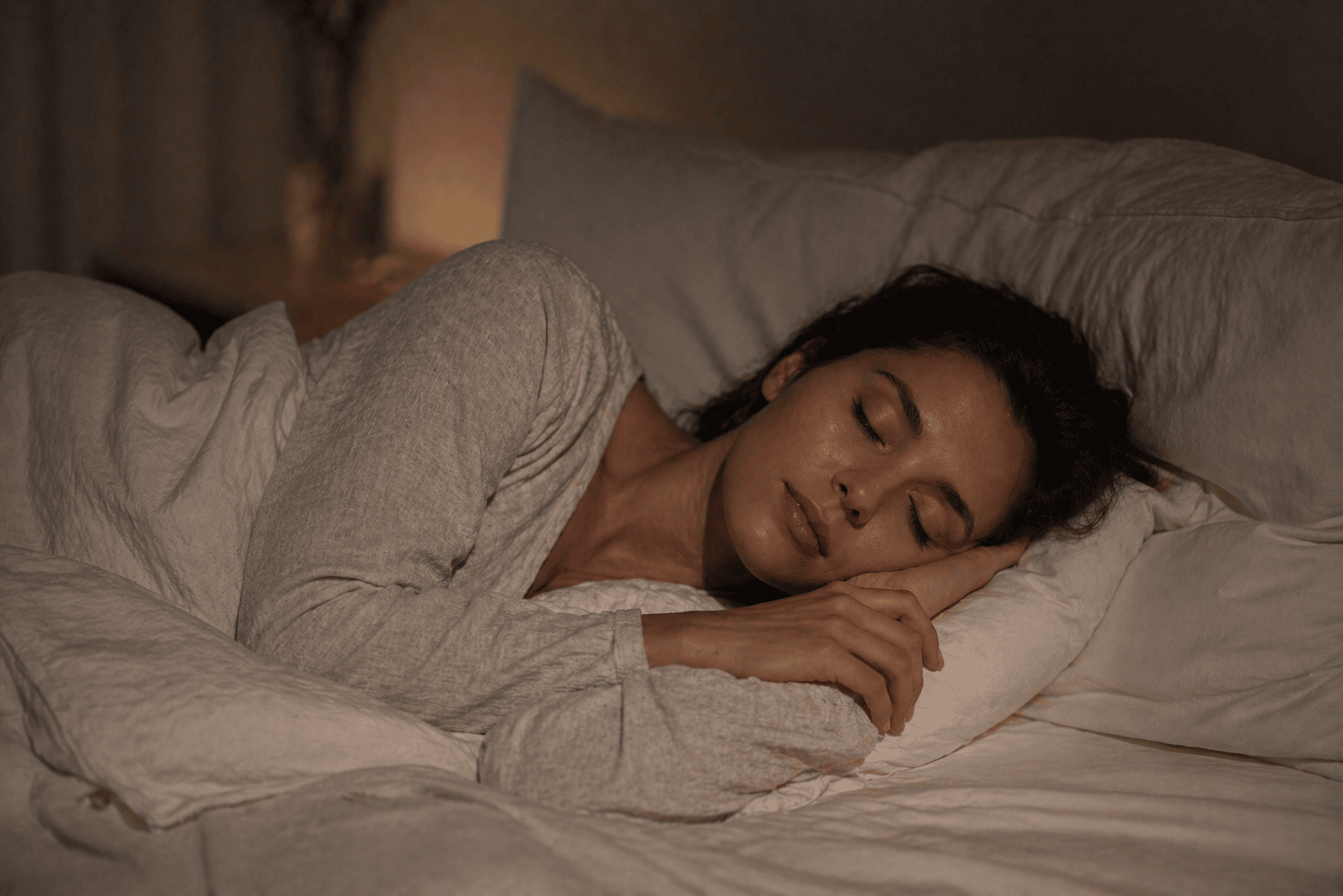 person sleeping peacefully showing benefit of ginseng vs coffee for better rest without caffeine disruption